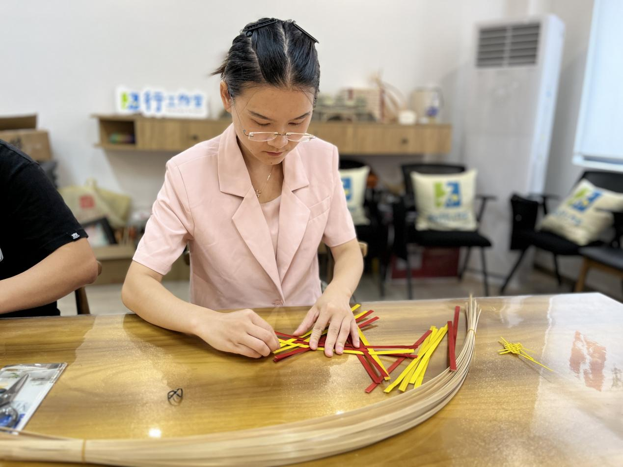 練翠瀅老師體驗竹編畫