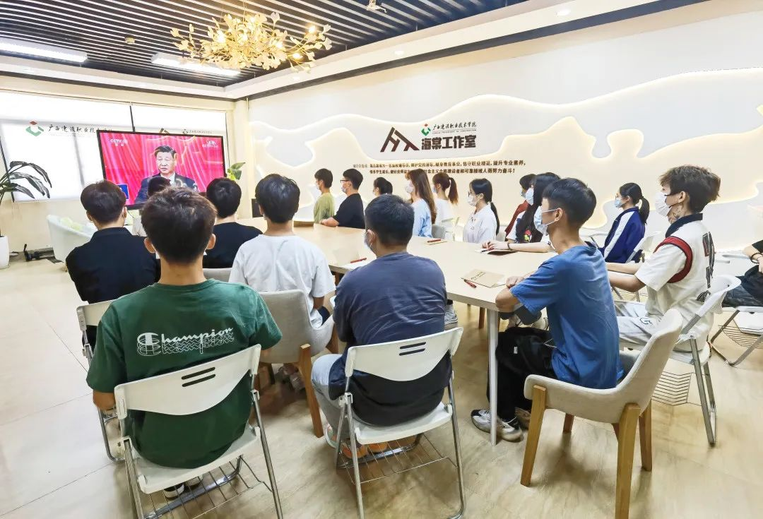 “海棠”工作室觀看大會現(xiàn)場