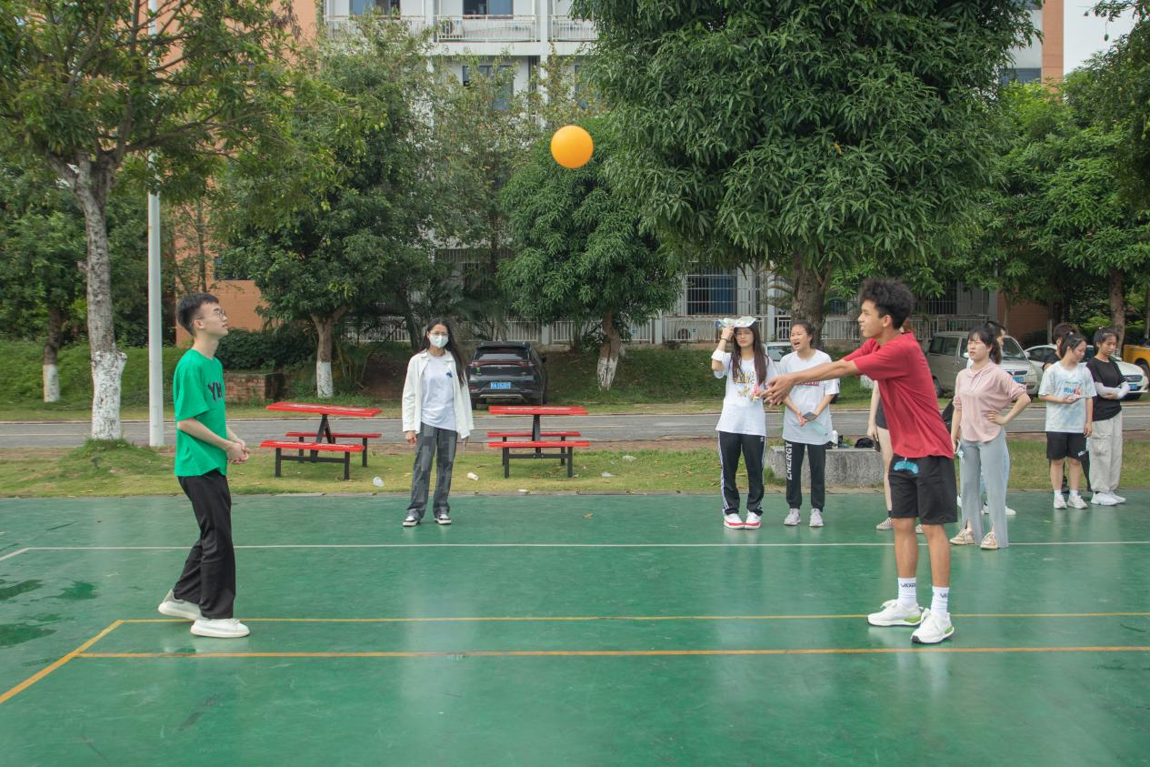 參賽團(tuán)隊(duì)完成體育運(yùn)動(dòng)挑戰(zhàn)