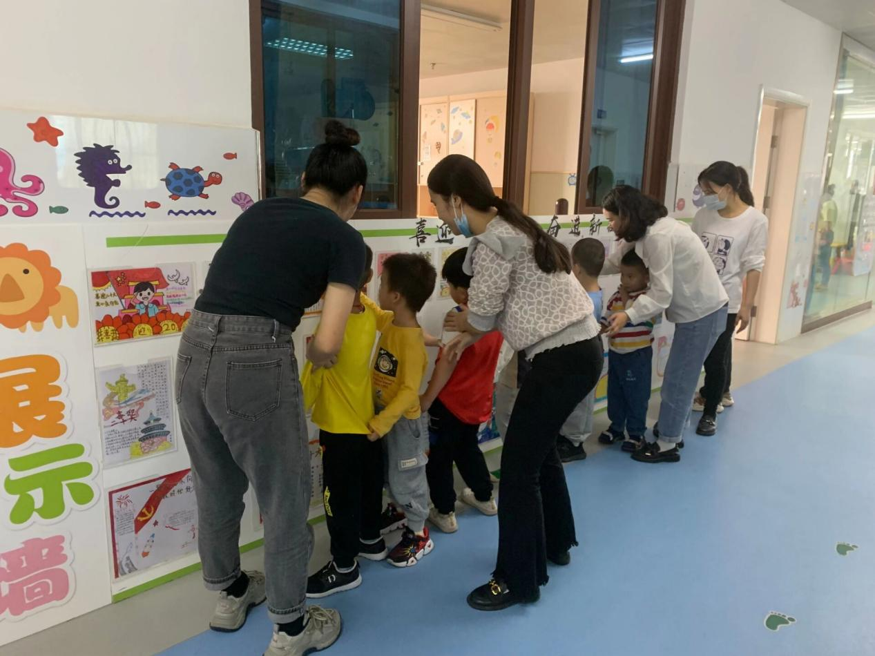 手抄報(bào)活動(dòng)現(xiàn)場(chǎng)