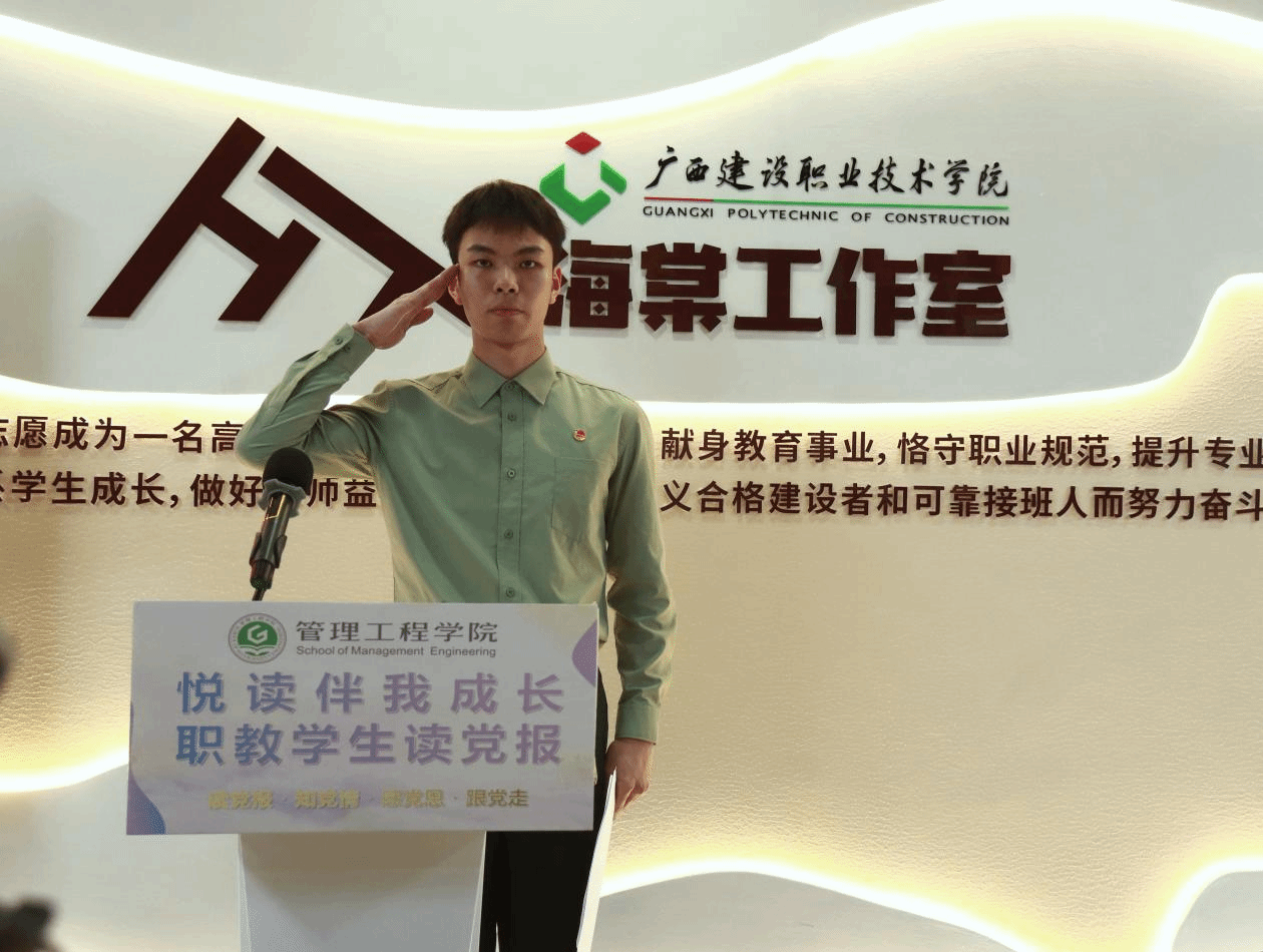 退役軍人領讀員黃成添朗讀黨報篇目《雷鋒精神代代傳承，續(xù)寫新時代的生命禮贊》