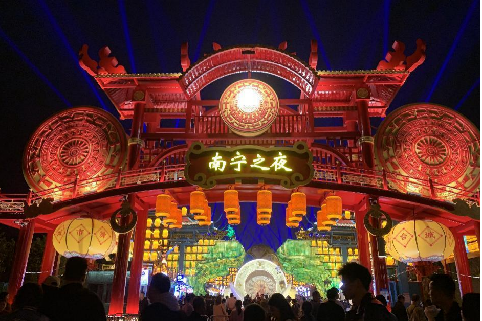 學生研學活動攝影作品——南寧之夜街區正門