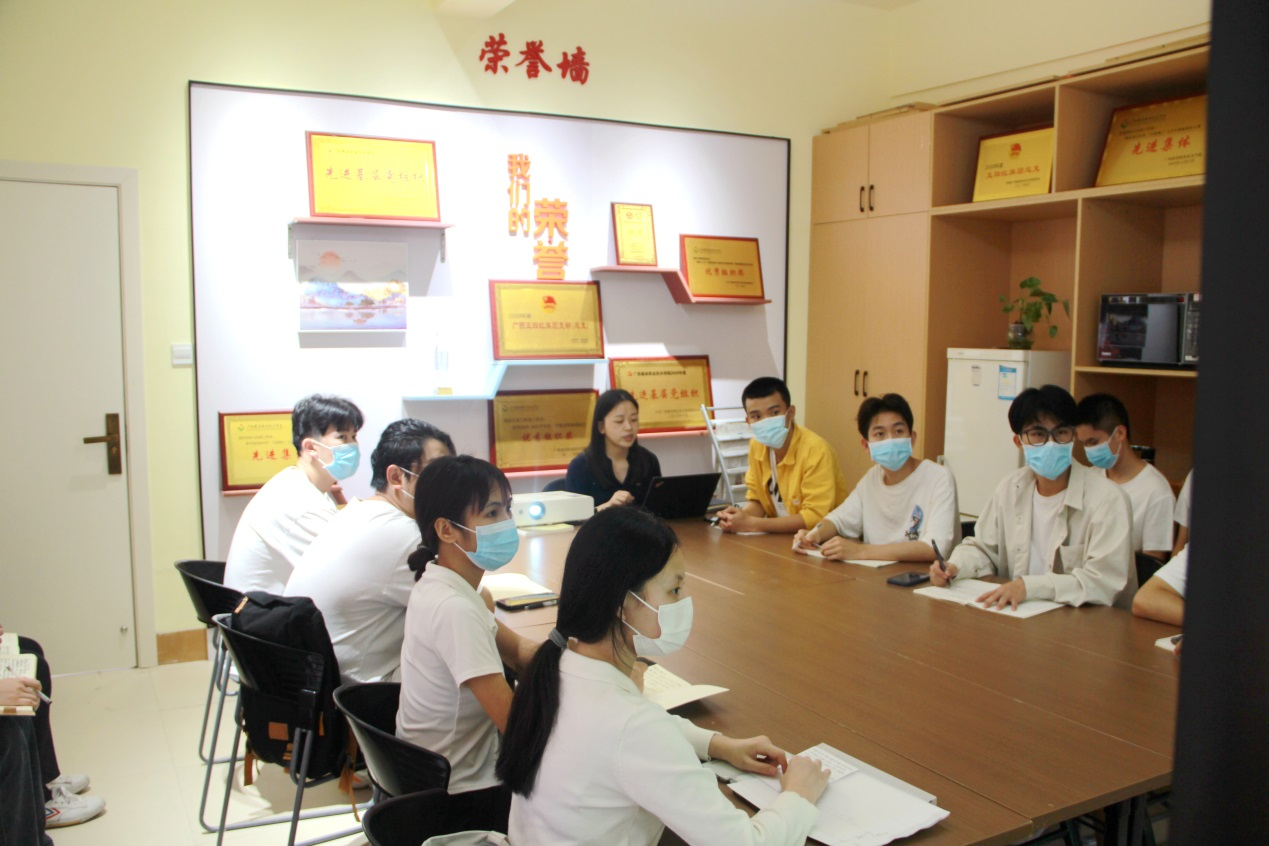 徐曉雪老師領讀人民日報文章《堅守為了人民，堅持就是勝利》