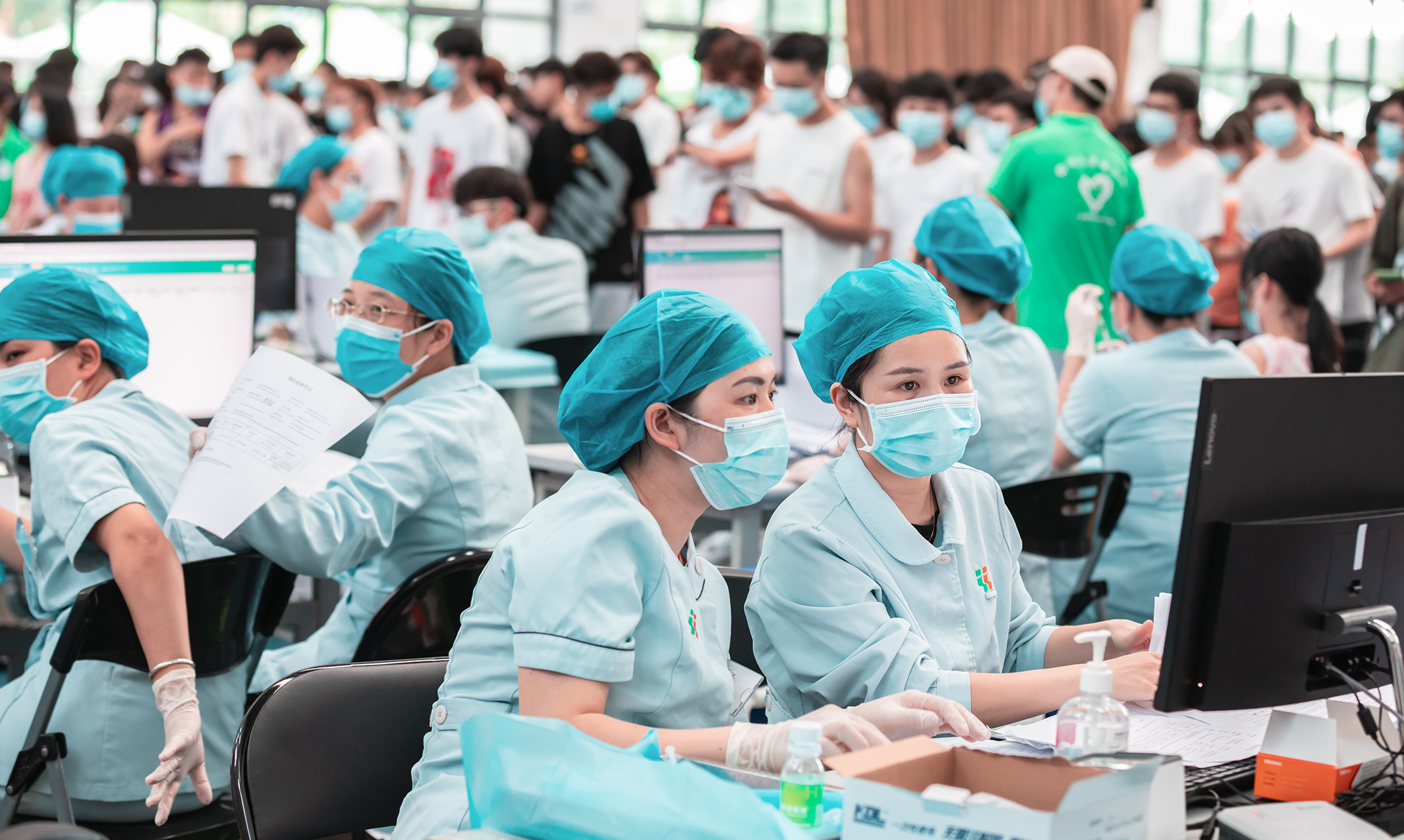 我校師生接種疫苗現(xiàn)場