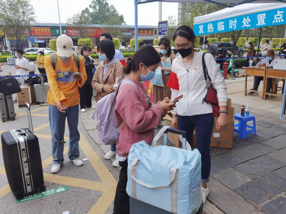 “黨員突擊隊”投身學生返校工作