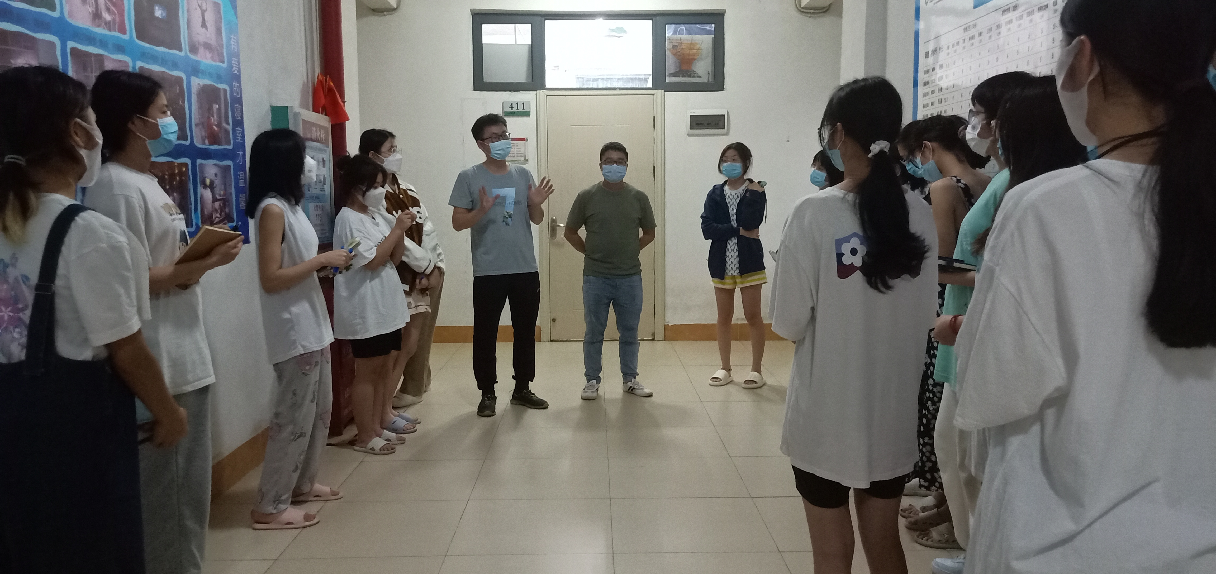 深入學生宿舍開展政策宣講及安全教育