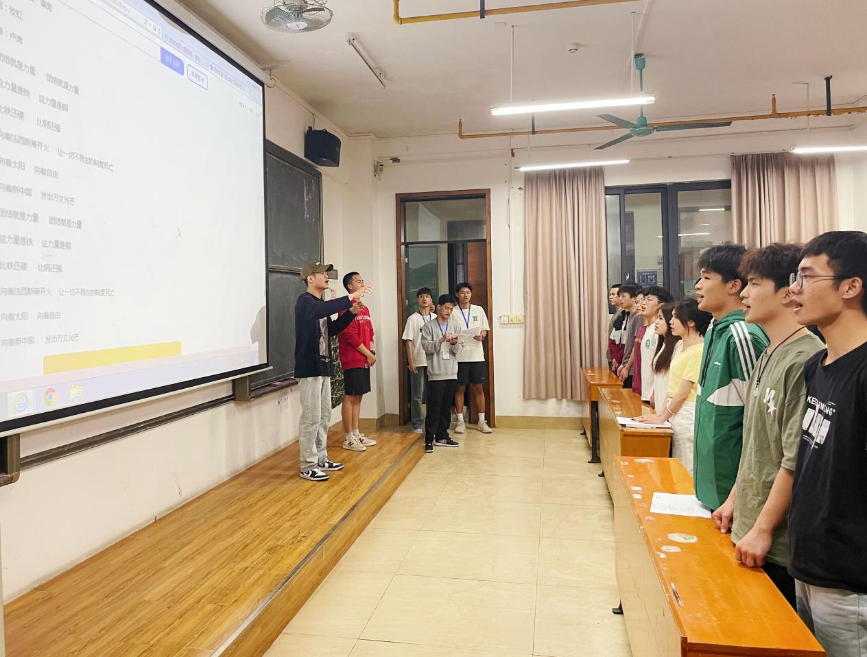 “紅歌大合唱”比賽活動(dòng)現(xiàn)場