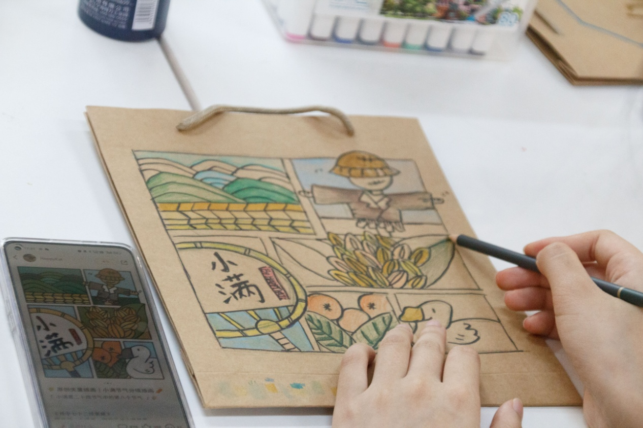 手工活動(dòng)進(jìn)行中