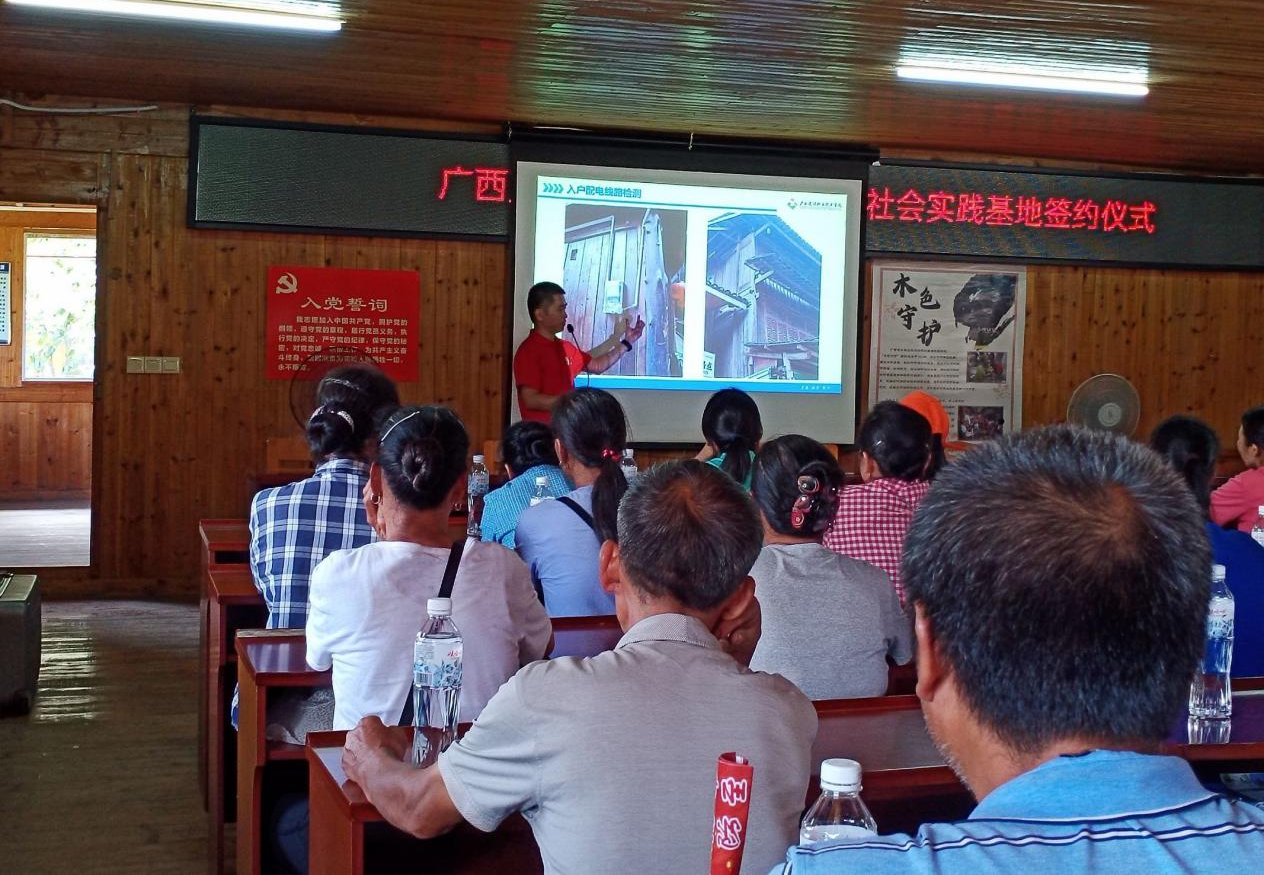 寧存岱老師向村民普及消防安全知識