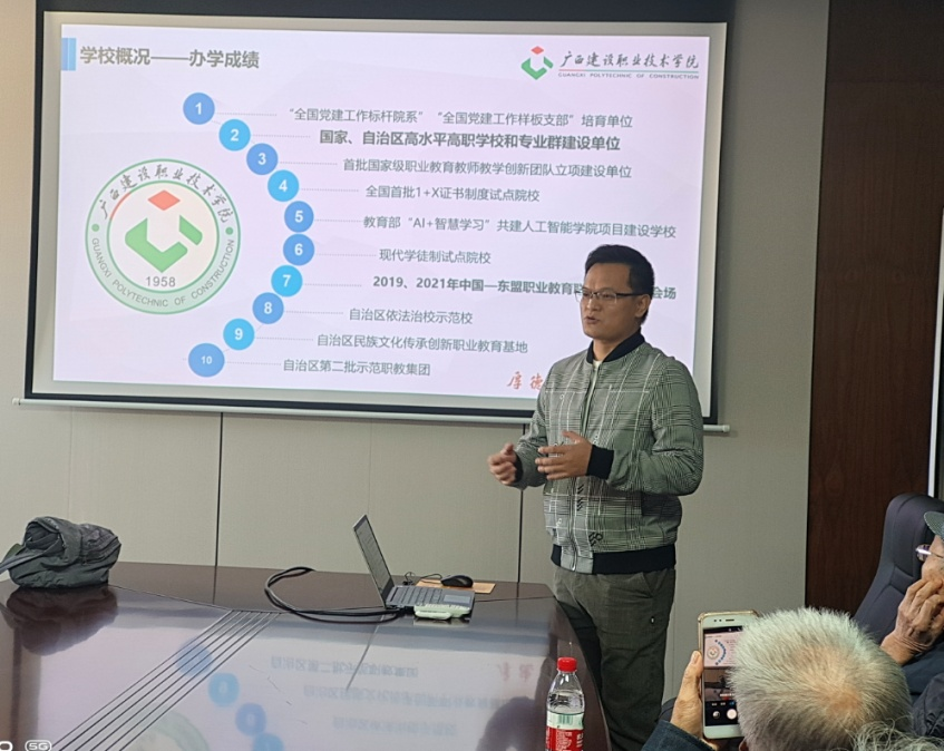 周宇翔科長介紹新校區建設情況