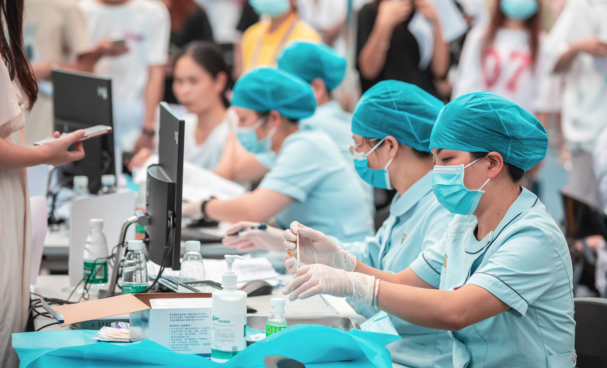 我校師生接種疫苗現(xiàn)場