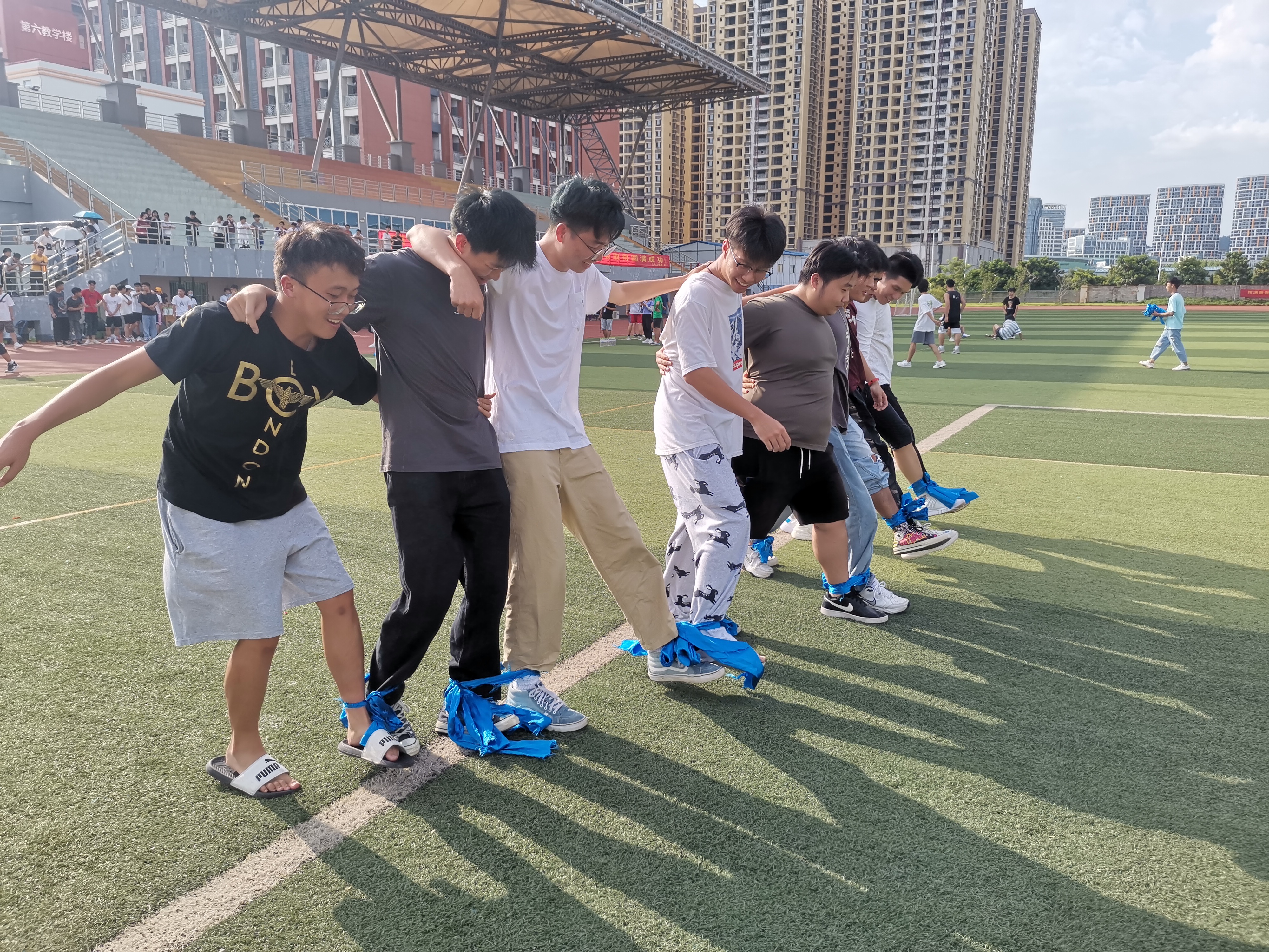 “十人十一足”運動正在進行中