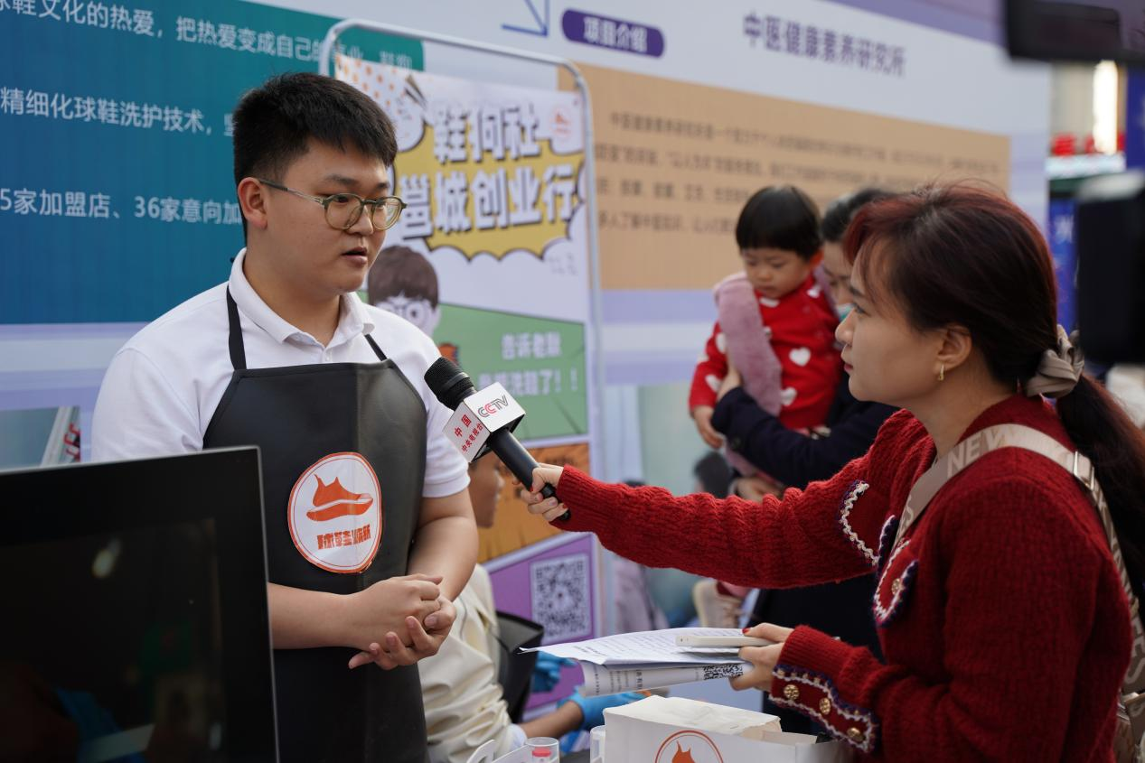 項目主創 劉秀成 接受中央電視臺記者采訪