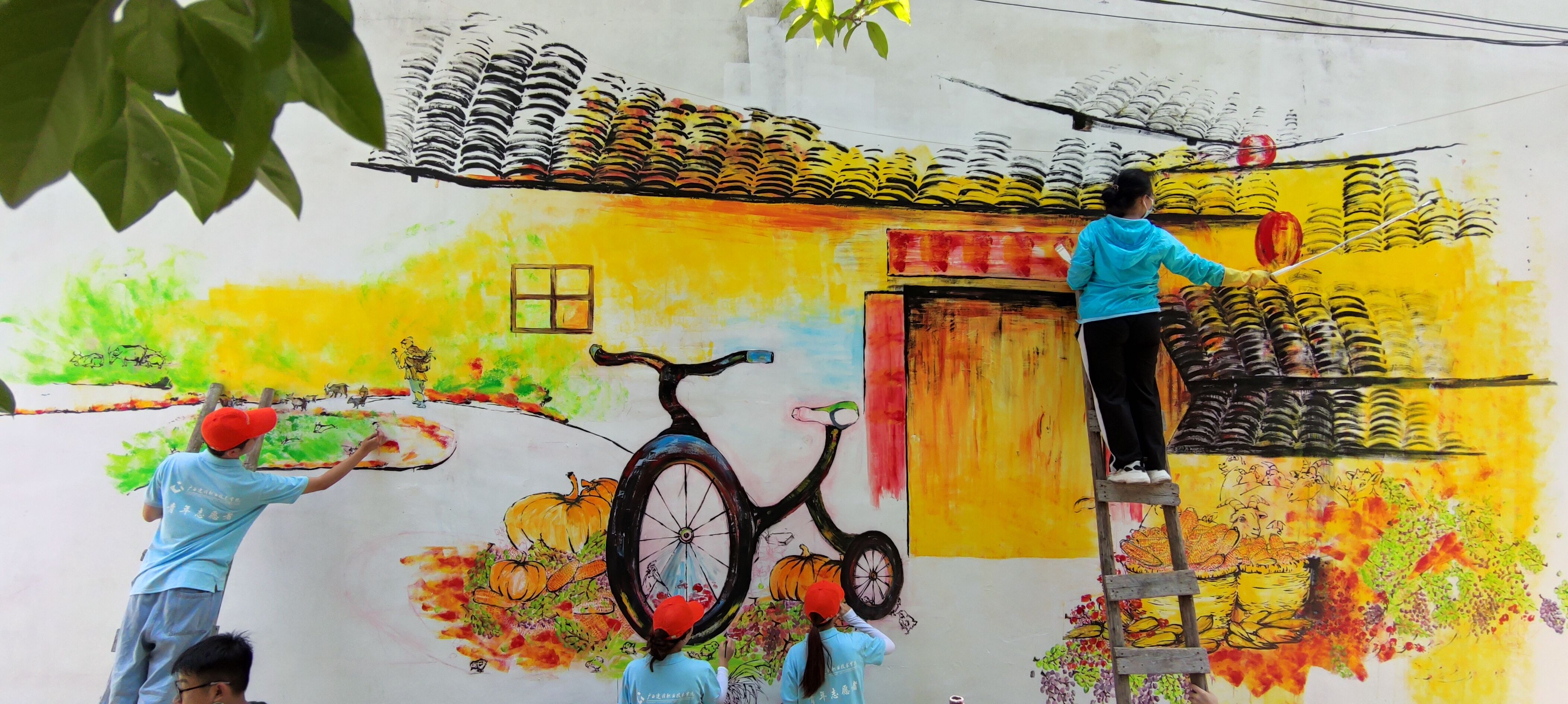 描繪《美在鄉(xiāng)村》主題墻