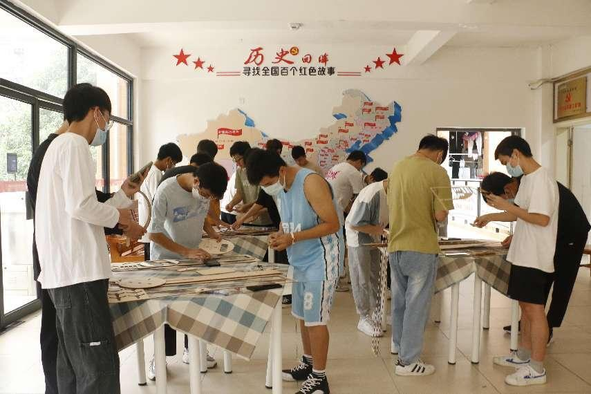 各參賽隊伍正在認真比賽