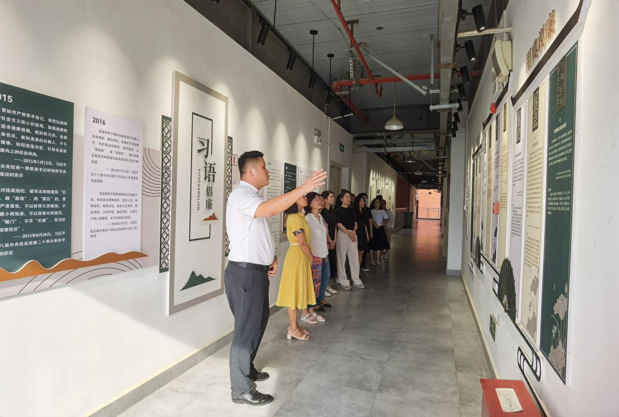 建筑與規(guī)劃學(xué)院邱嵐書(shū)記講解廉政教育內(nèi)容