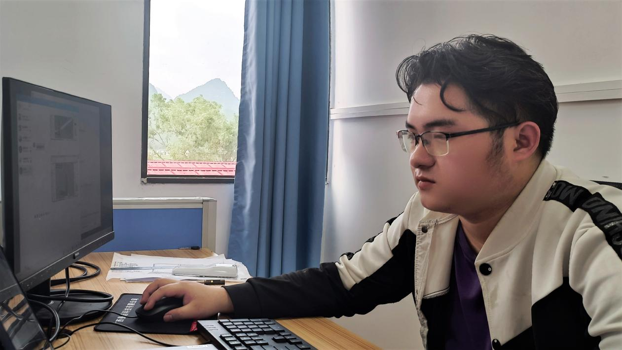 實(shí)習(xí)期間用羅耿神運(yùn)用BIM技術(shù)對(duì)施工建筑進(jìn)行建模