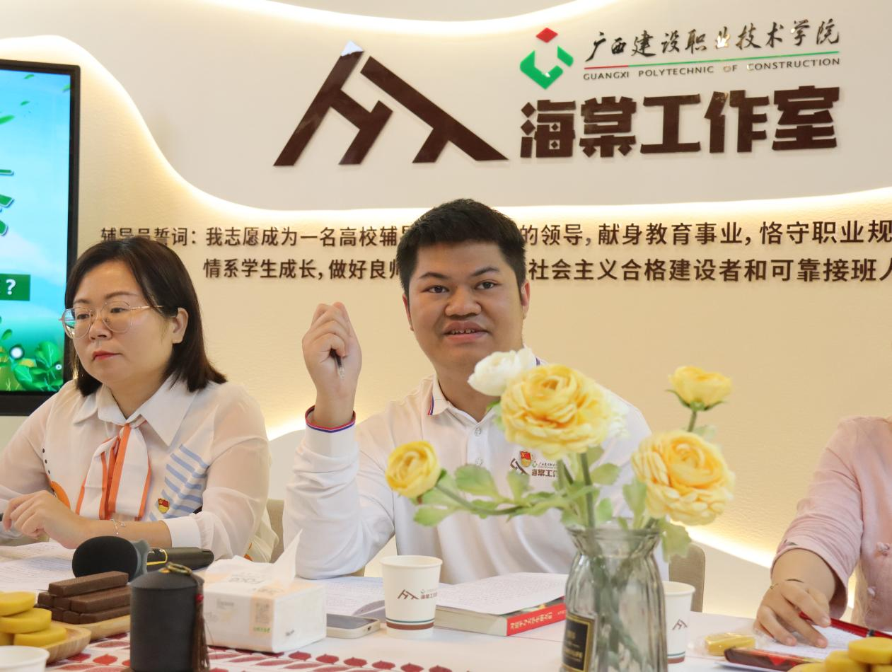 黃振威老師進行觀點分享