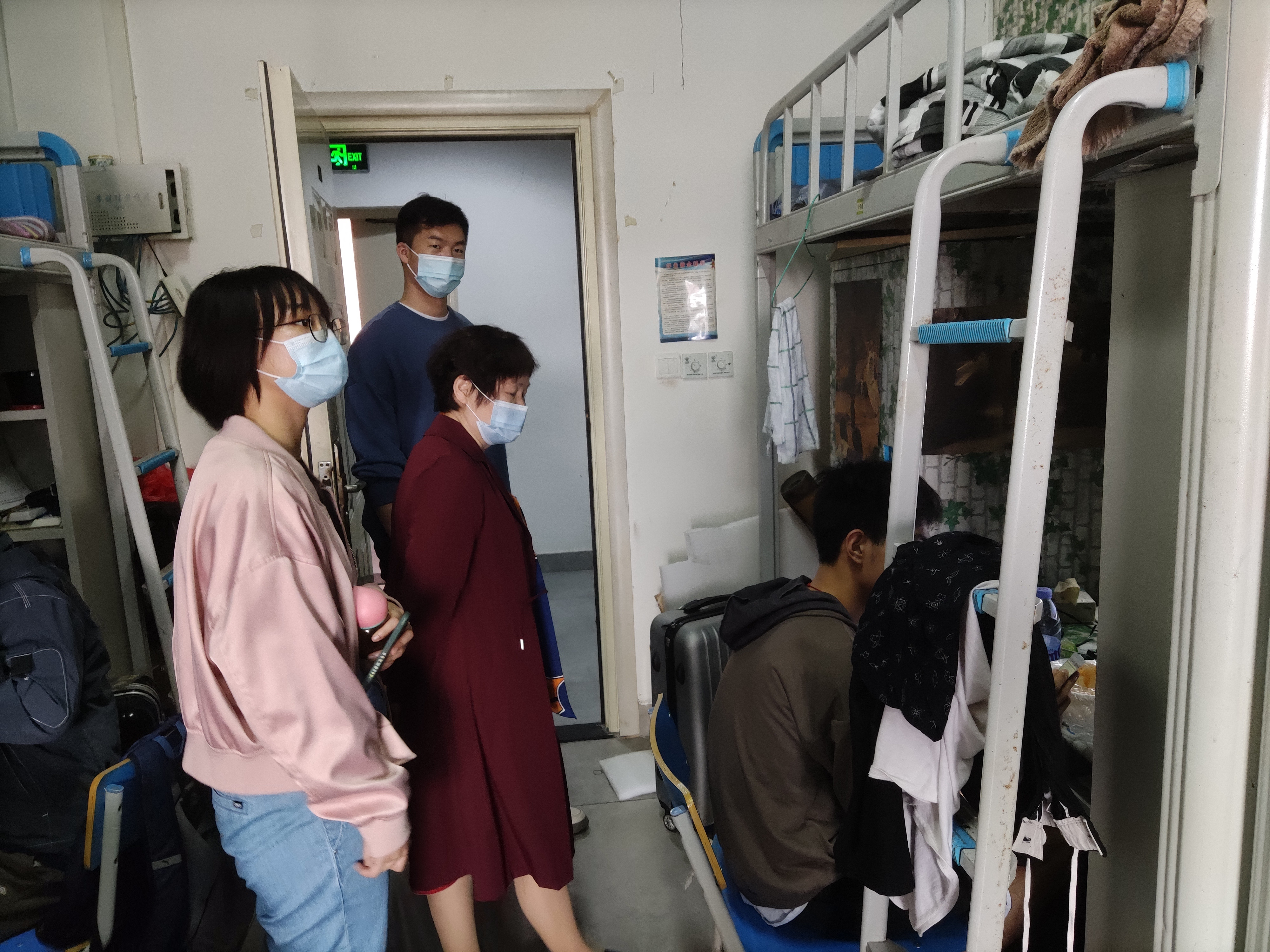 深入宿舍查看聽課質量