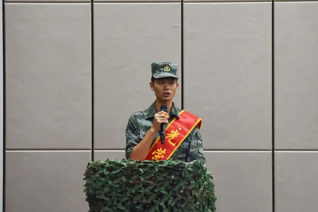 退役士官代表李超發(fā)言