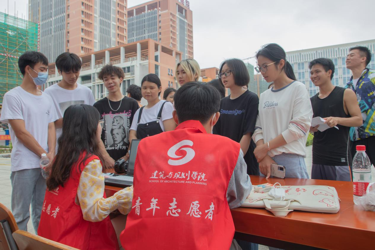 參賽團(tuán)隊(duì)齊唱紅歌