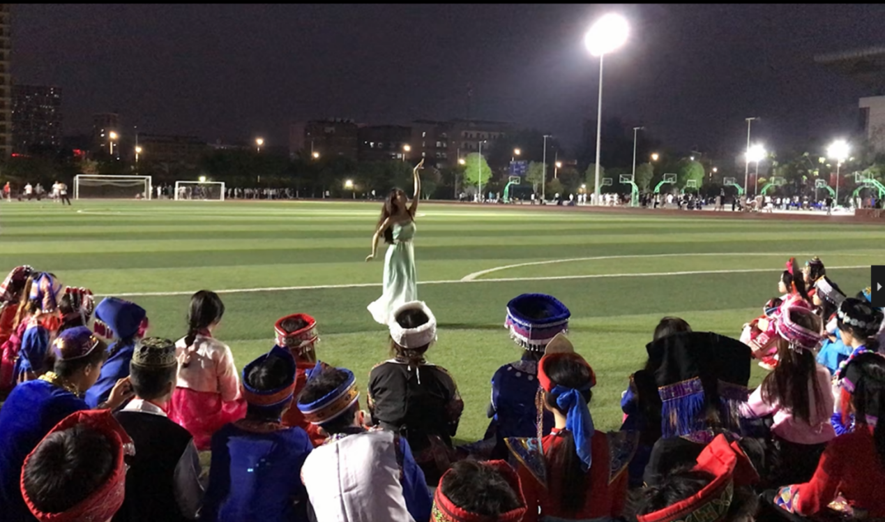 市政2204班莫璇同學展示傣族舞蹈