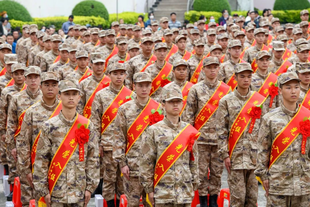 整裝待發的新兵們