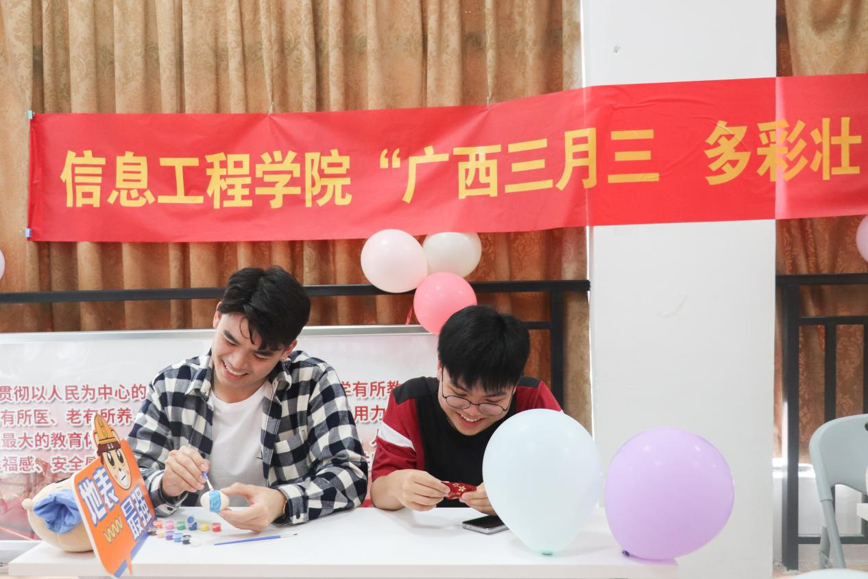 留學生參與繪制彩蛋