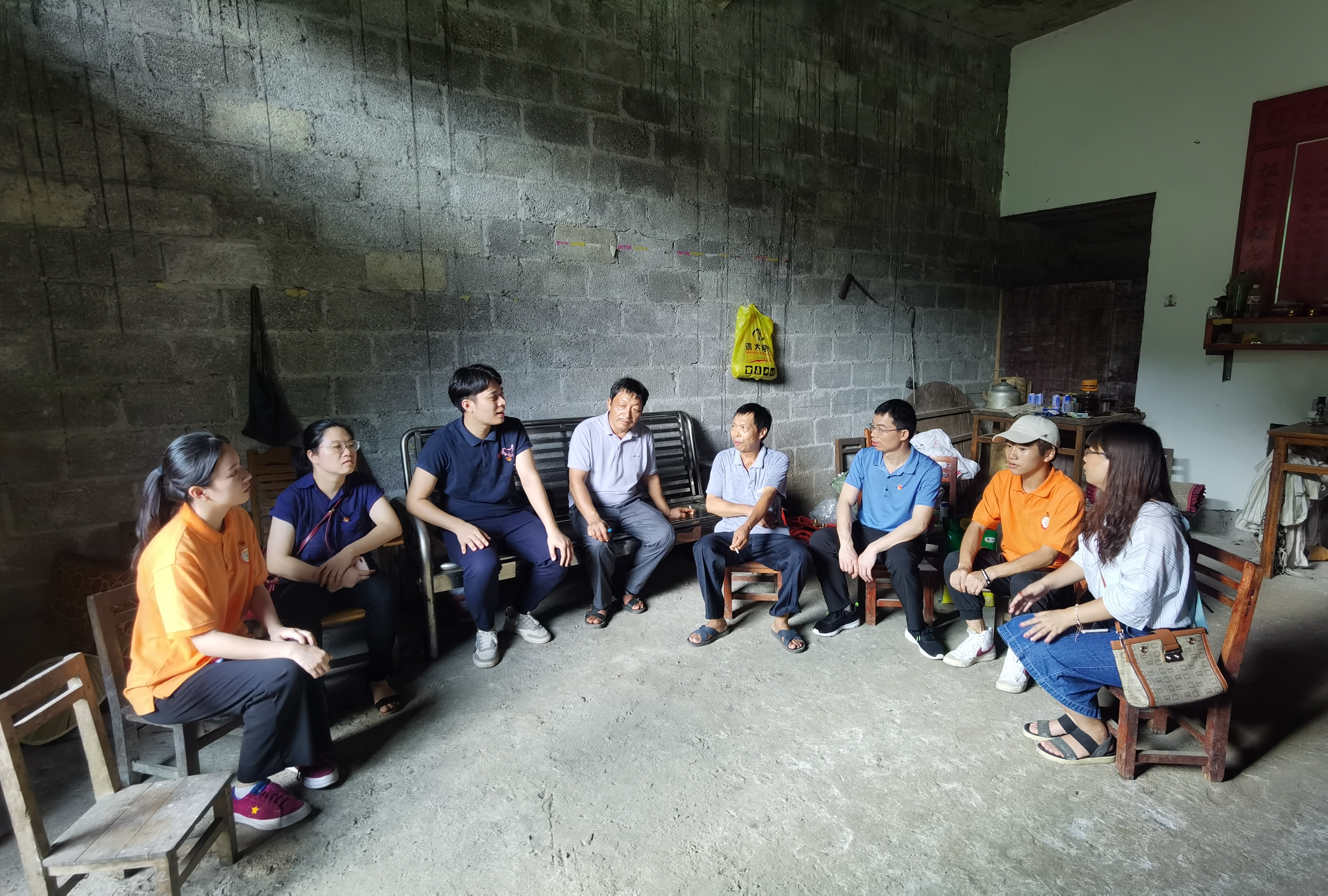 支部黨員走訪慰問幫扶戶