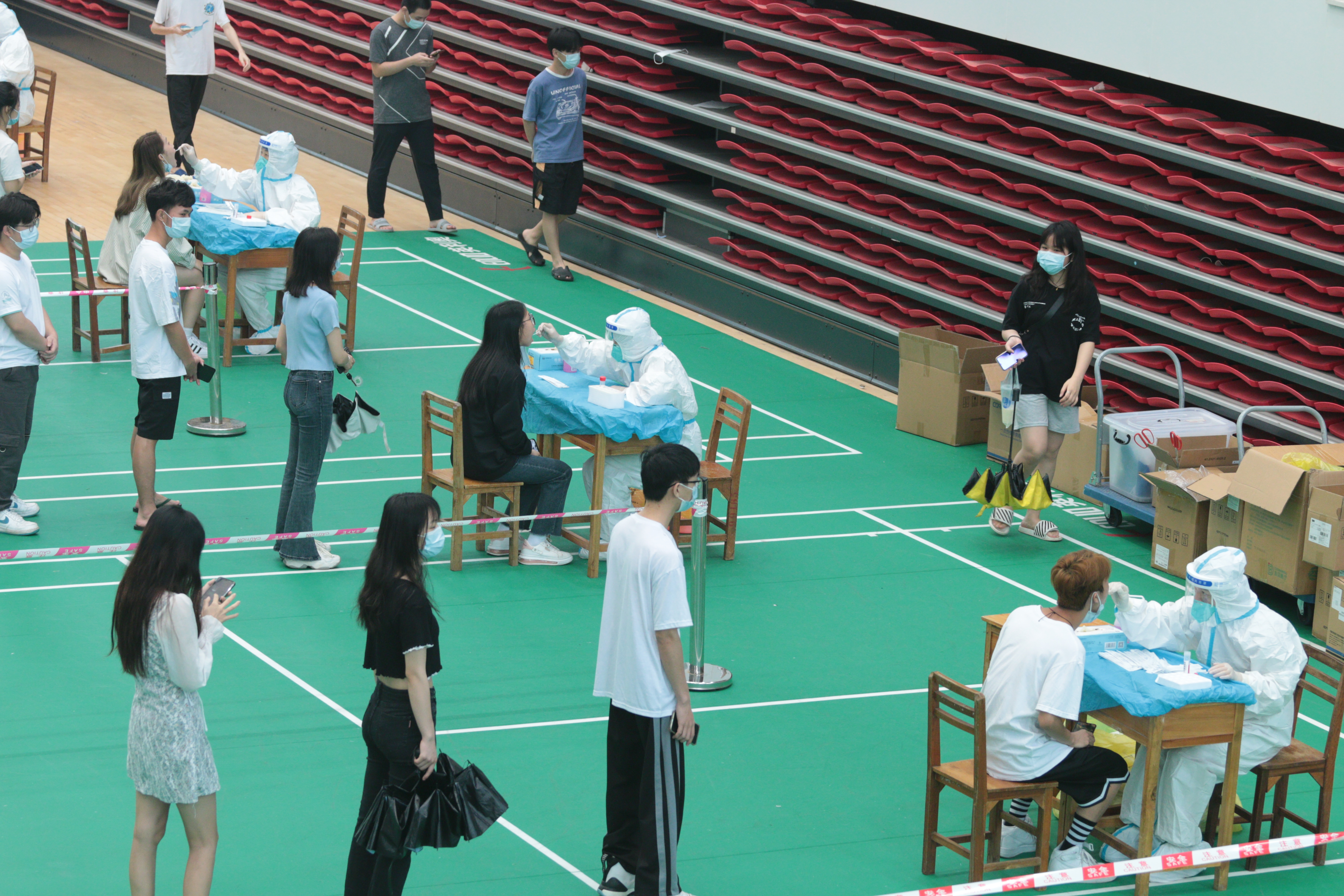 我校全員核酸檢測現(xiàn)場