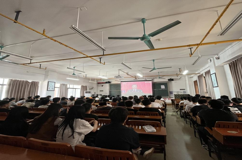 檢測2202、2203班在教室觀看黨的二十大開幕會