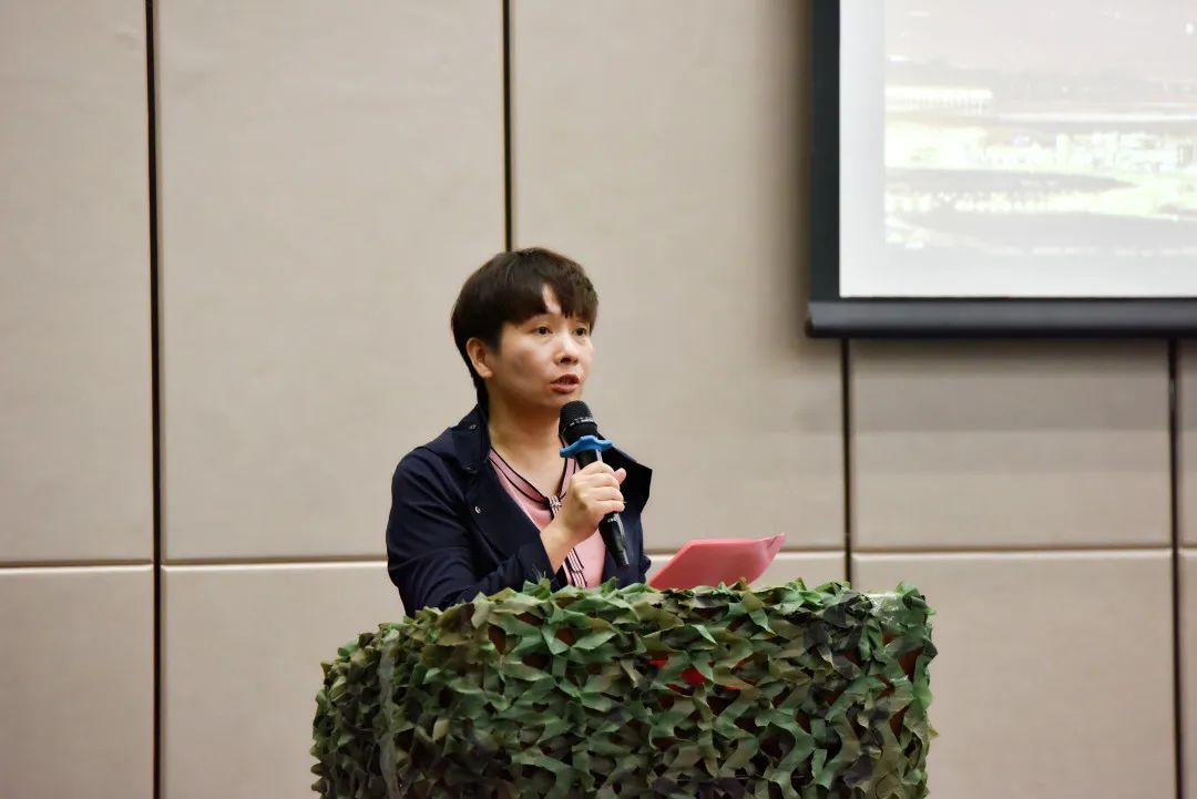 周舟部長(zhǎng)勉勵(lì)退役士兵