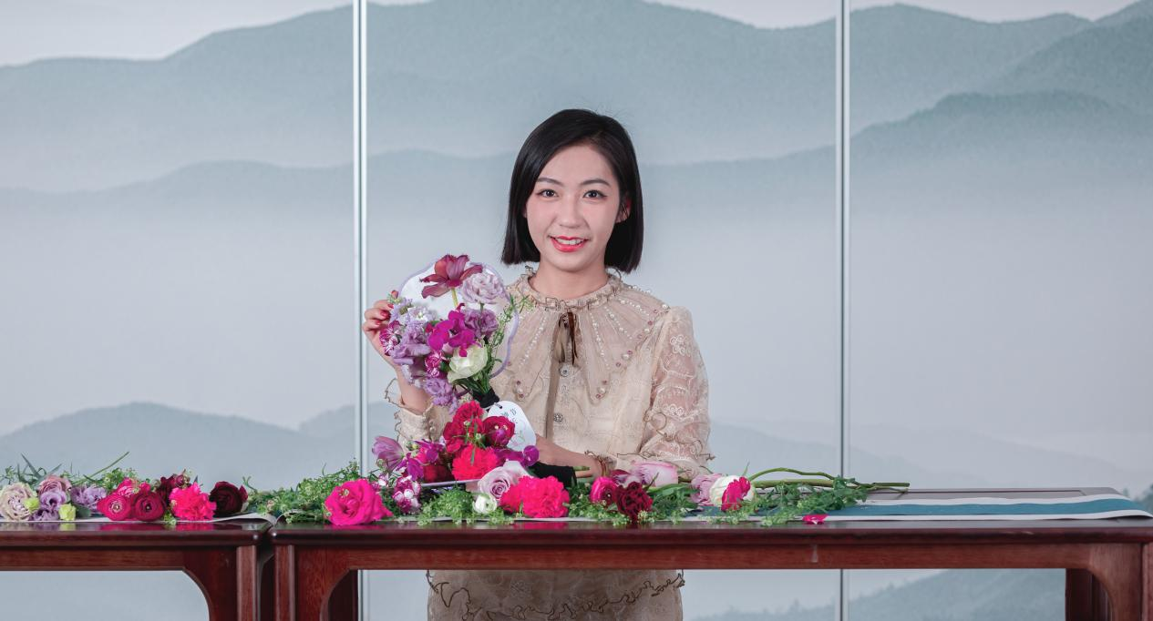 老師們展示自己的花藝作品