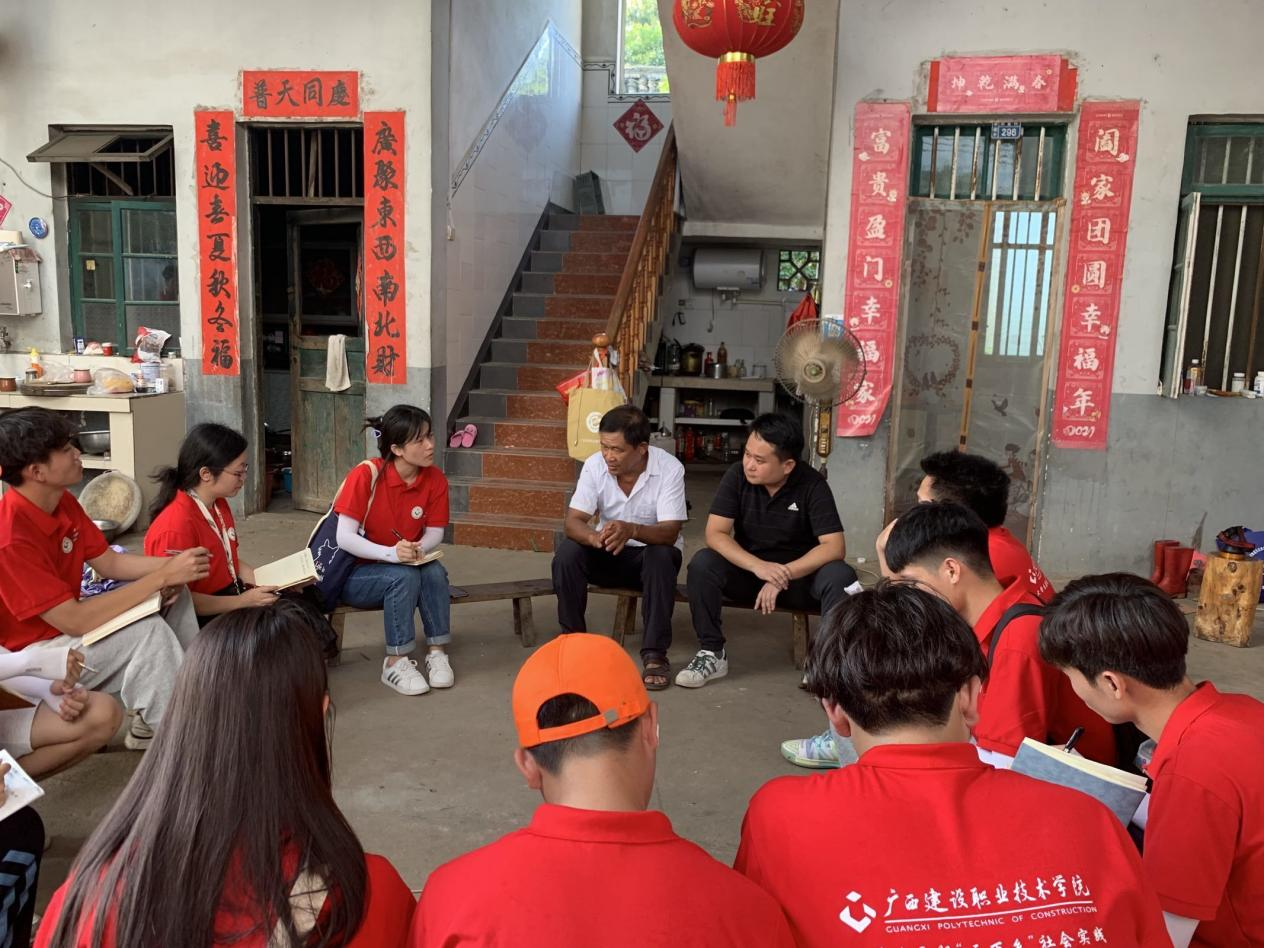 觀察團走進王熙槐家中進行專訪