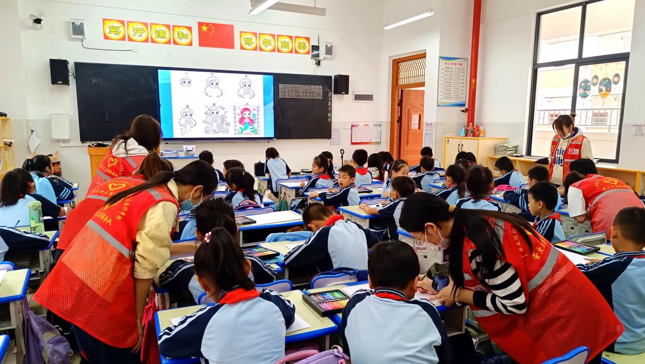 螢火蟲志愿服務隊開展中國傳統文化繪畫課堂