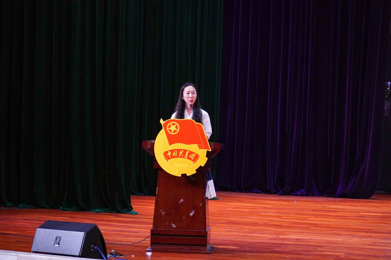 社會實踐“優(yōu)秀指導(dǎo)老師”代表?黎丹老師作經(jīng)驗分享