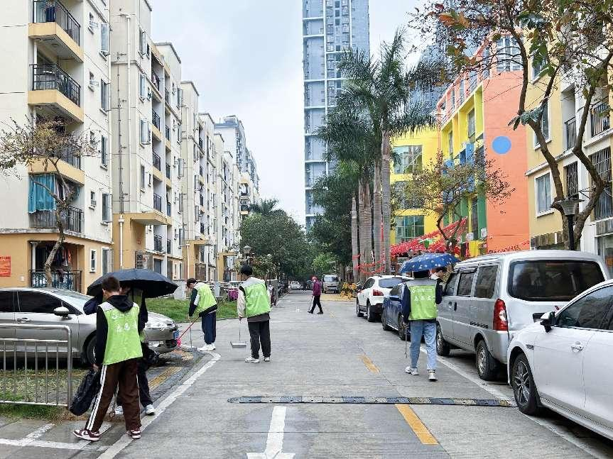 志愿者開展清潔社區志愿服務活動