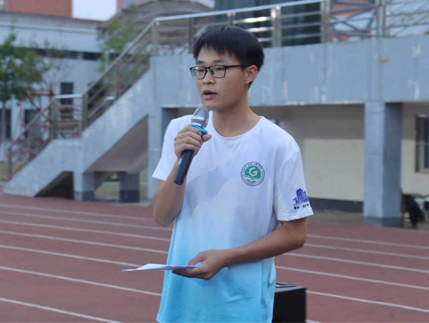 造價2211班林顯同學做開幕發(fā)言