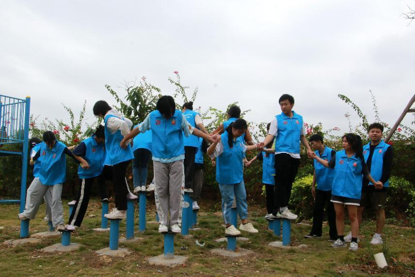 藍(lán)隊(duì)正在通關(guān)中