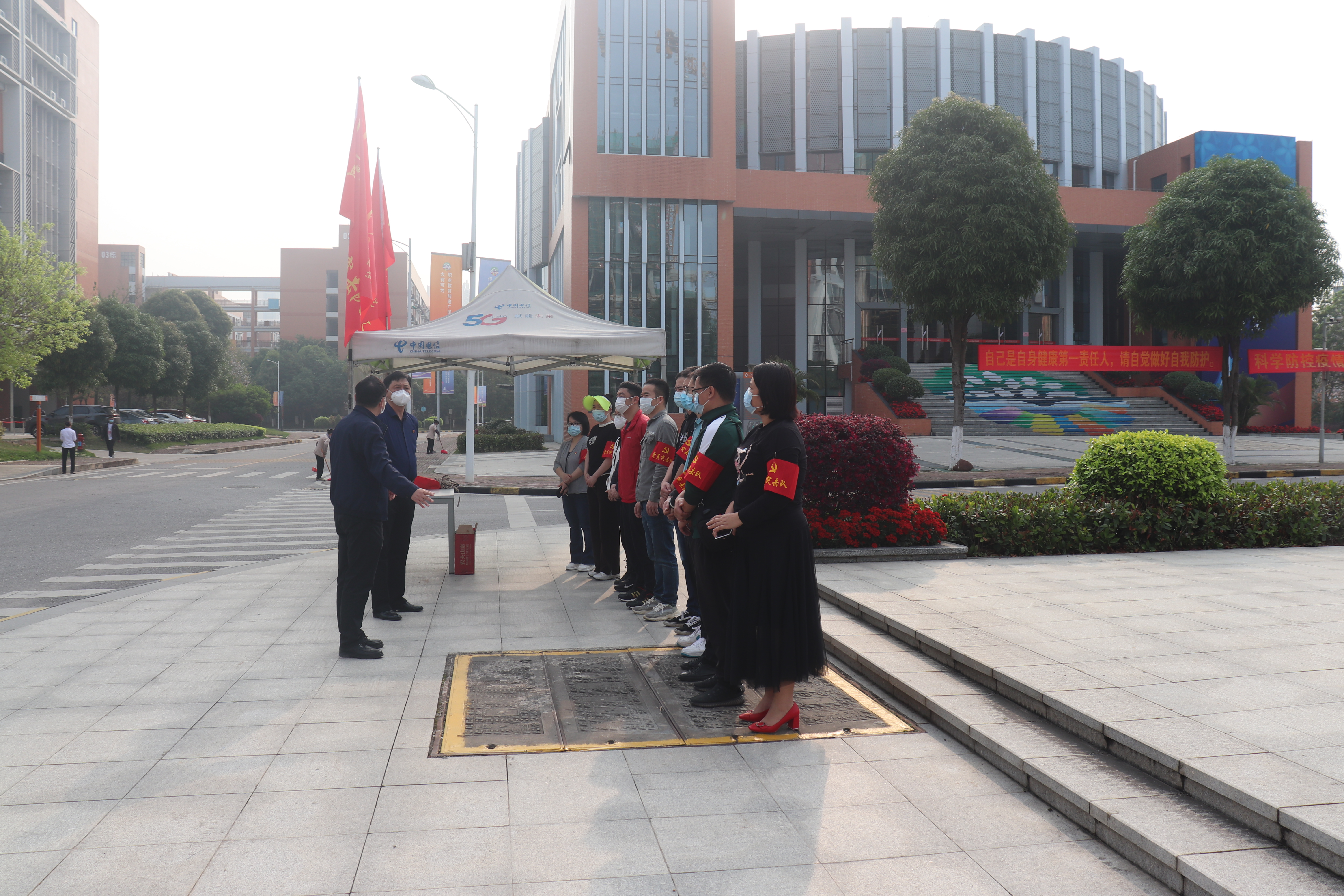 學(xué)校領(lǐng)導(dǎo)做動員講話