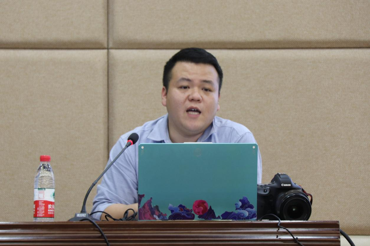 劉崢記者講解新聞攝影知識