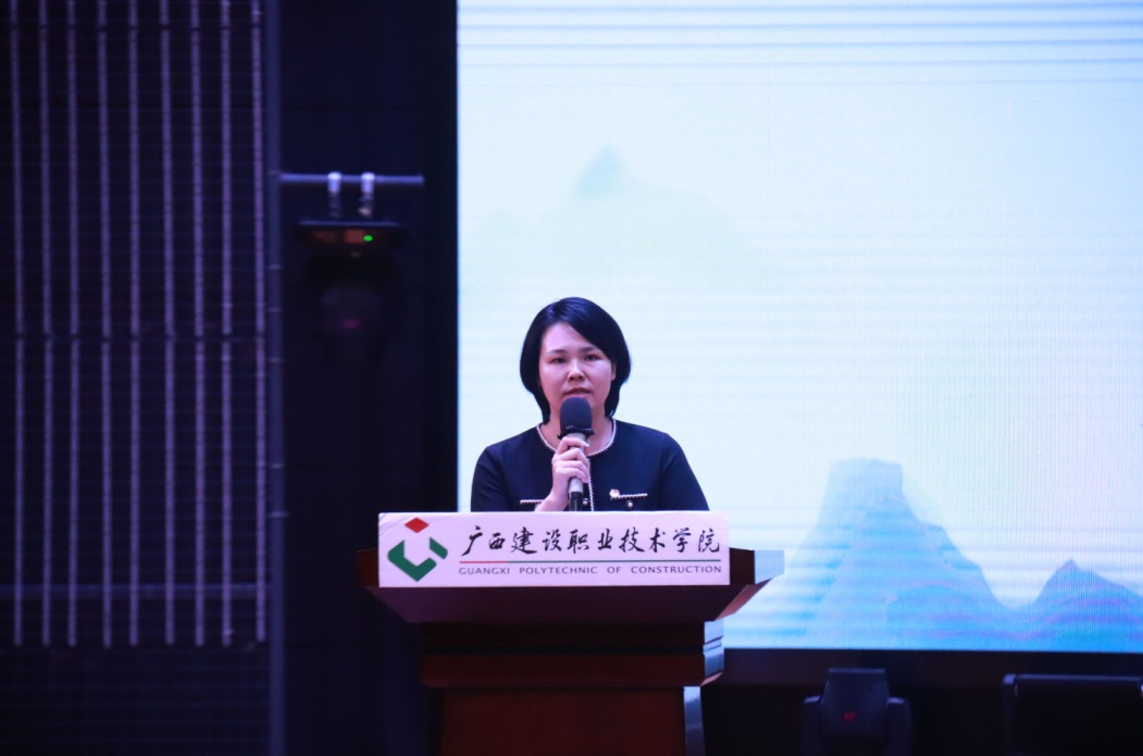 學校團委副書記黃秀薇致辭