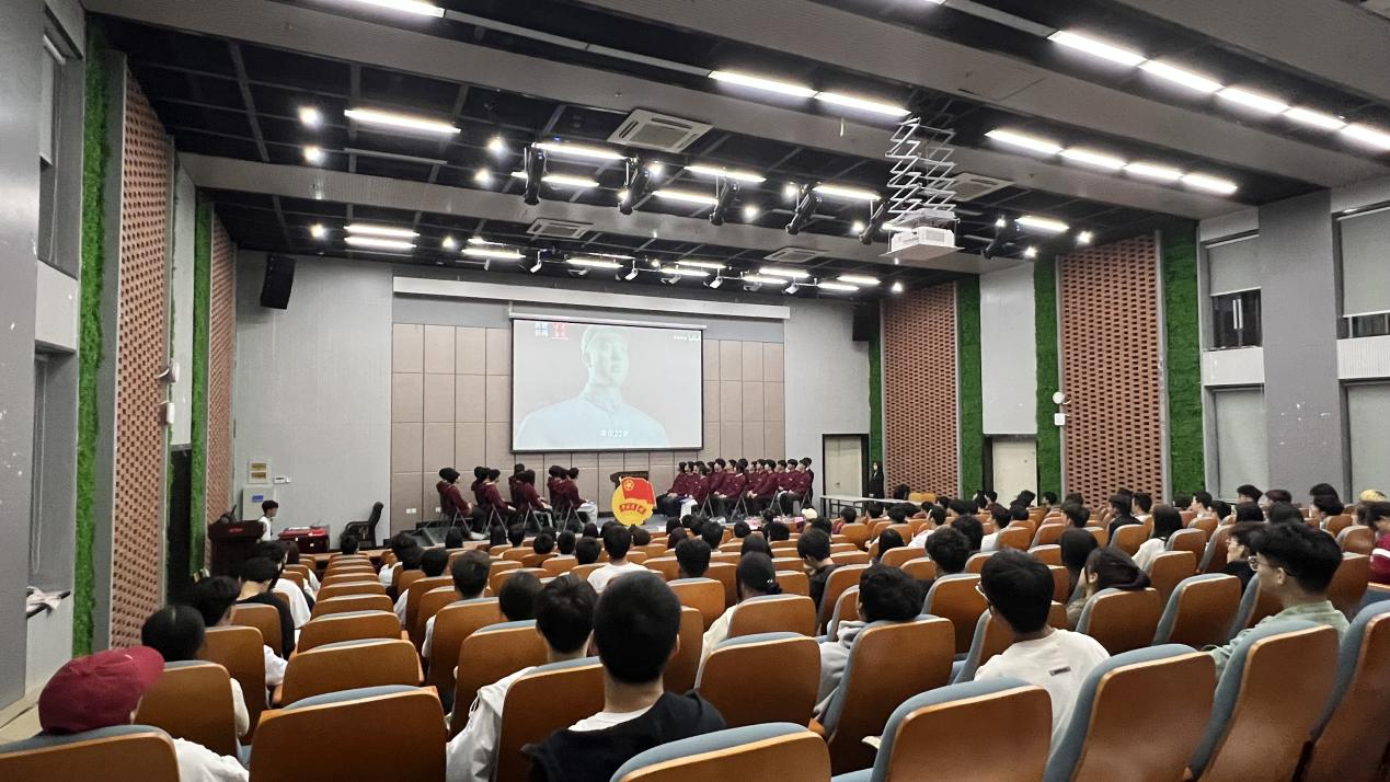 觀看雷鋒事跡微電影